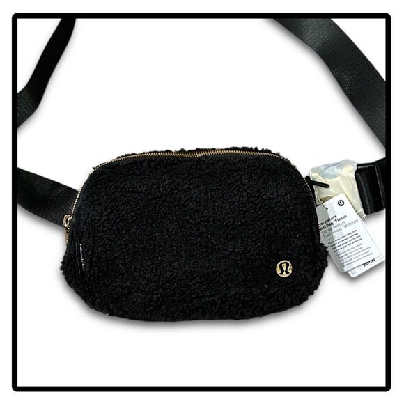 NWT Lululemon Everywhere Belt Bag Fleece Black - Picture 10 of 15